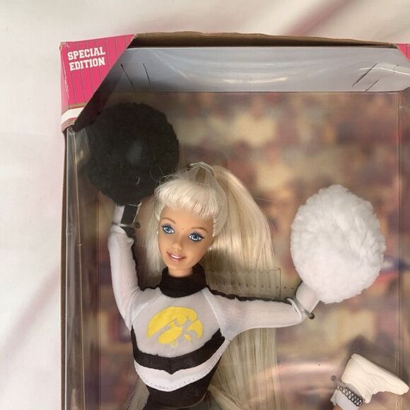 University Barbie Iowa Hawkeyes Special Edition 1996 NEW Mattel 20367 - Picture 4 of 12